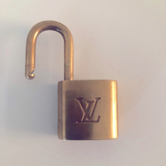 💖SOLD💜Louis Vuitton Lock & Key 🔐 Key & Lock #312 - Picture 4 of 7